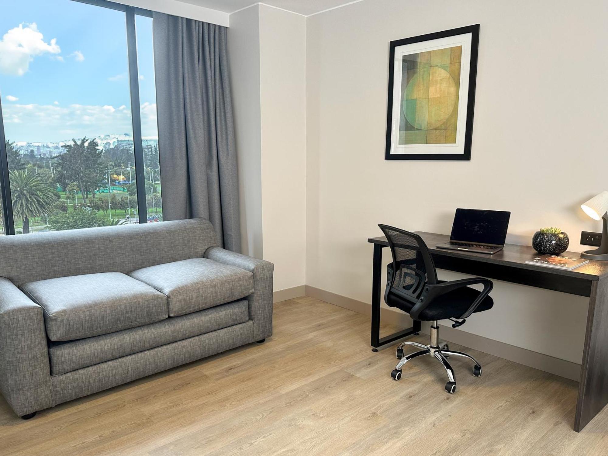 La Quinta By Wyndham Quito Hotel Ngoại thất bức ảnh
